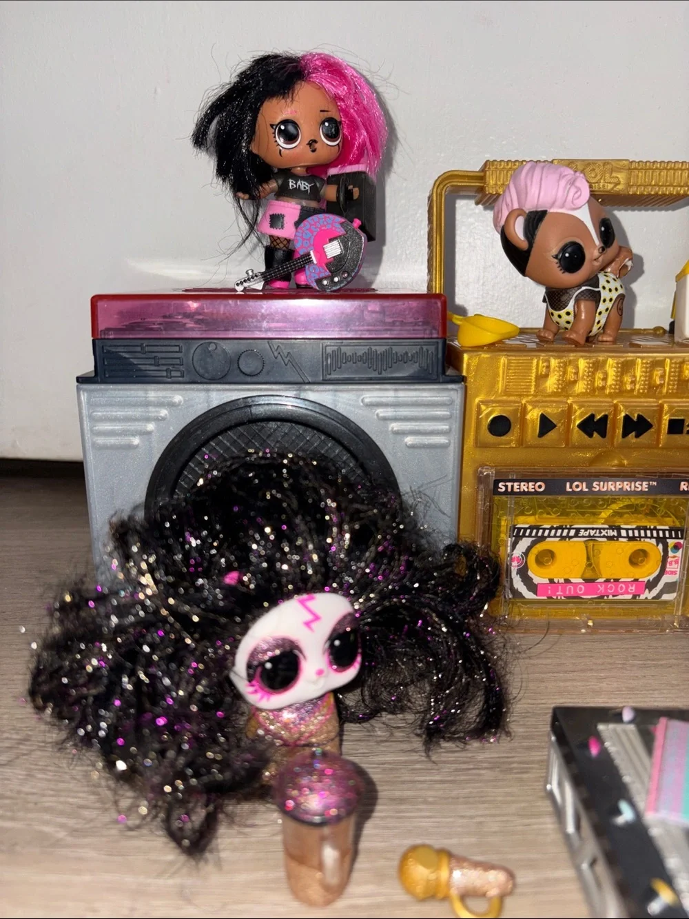 L.O.L. Surprise! Remix Pets and Music Stage Playset with Dolls